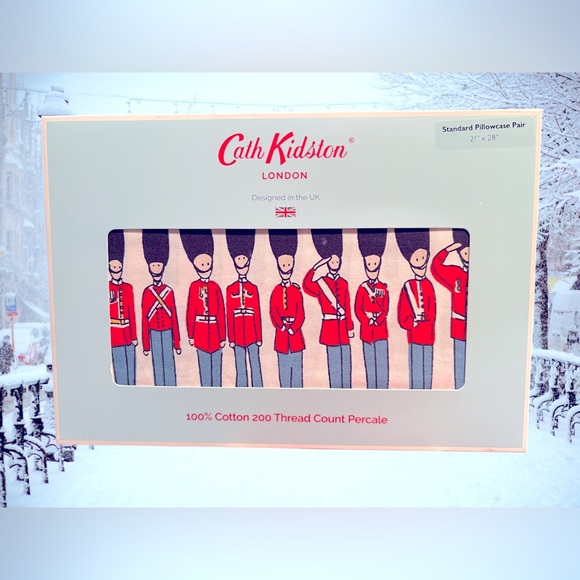 Cath Kidston London NWT Classic London Guards Multi Standard Pillowcase Pair - Picture 1 of 7